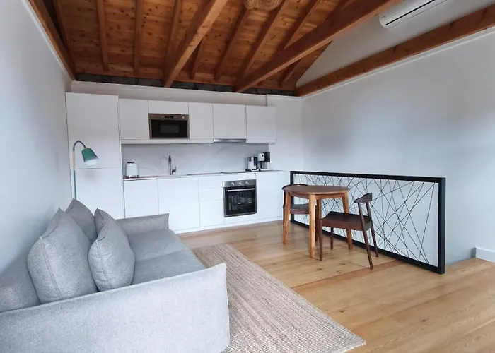 Ca Por Casa Pico-faia Prainha (Sao Roque do Pico)